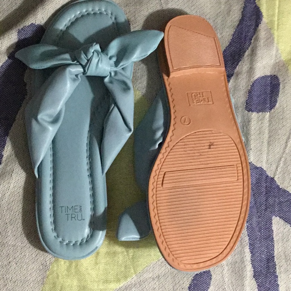 Slippers size 7 - Picture 3 of 5